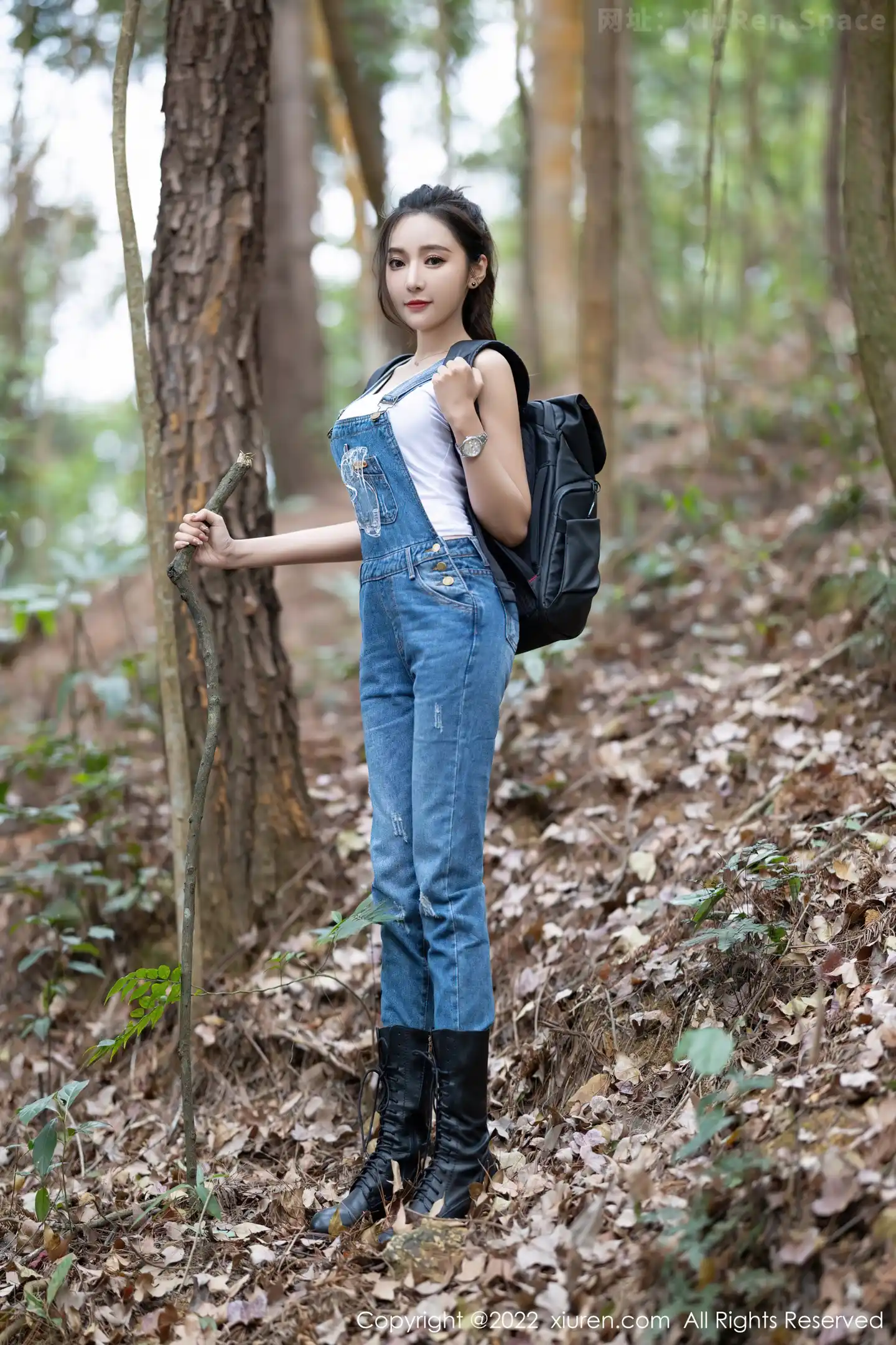 图片[3]-[XiuRen秀人网]VOL.4465 女神王馨瑶yanni户外探险主题脱牛仔背带服露黑色内衣性感写真63P-秀人网官方网站